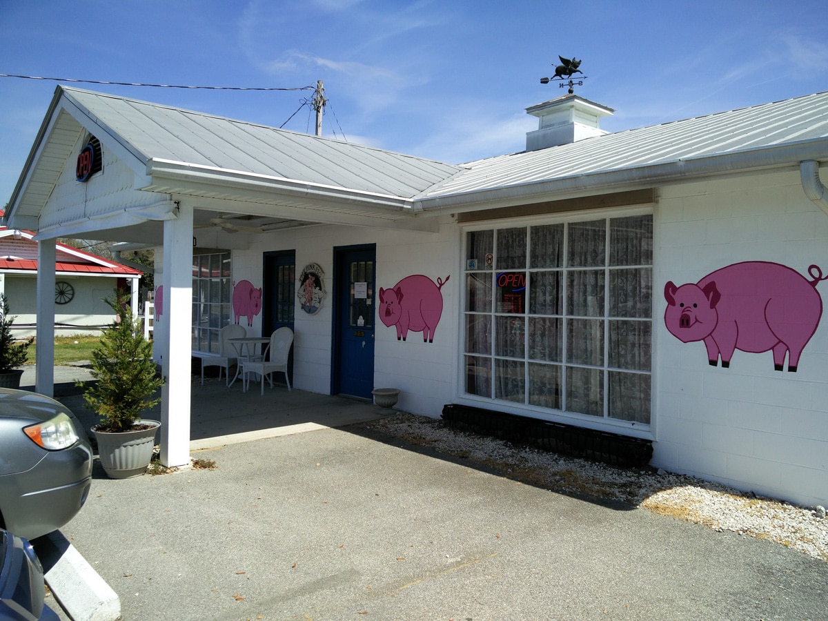 Restaurant review The Pink Pig BBQ Hardeeville, South Carolina. An authentic South Carolina BBQ Experience!